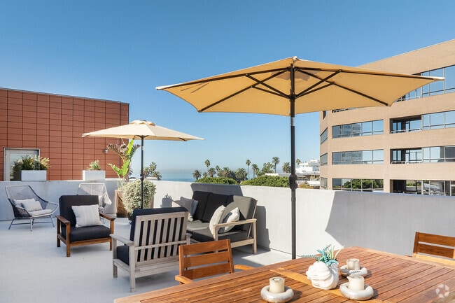 Rooftop - Mayfair Residences at Santa Monica Beach