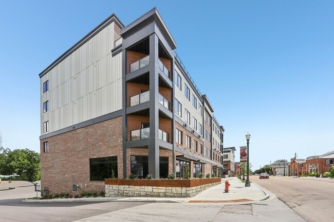 Photo - Station on Main