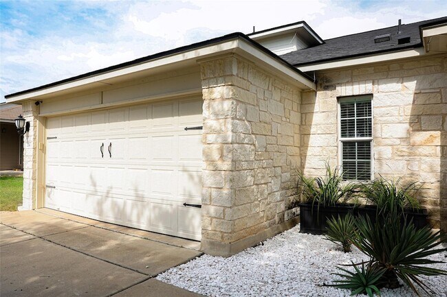 Photo - 214 Lidell St
