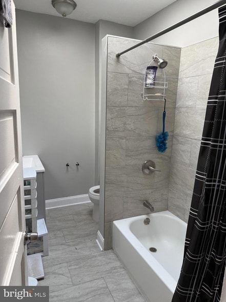 Photo - 2921 Baker St