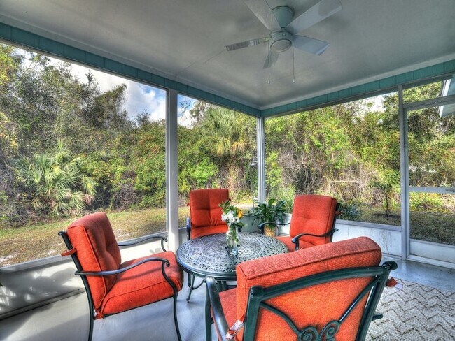 Photo - 1379 Scroll St