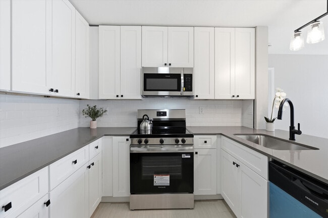 Building Photo - Villa Estates at Lenexa