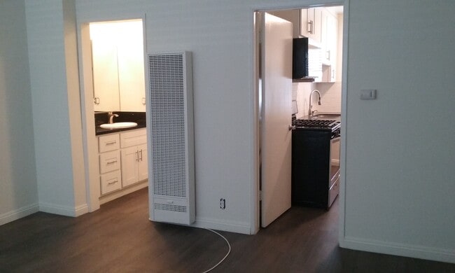 Photo - 3293 Cahuenga Blvd W