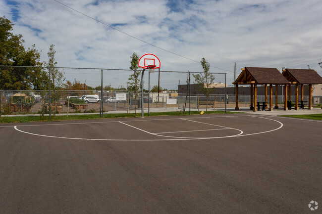 Sports Courts - Monaco Lakes Apt