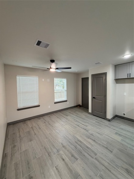 Photo - 5400 Pine Ave