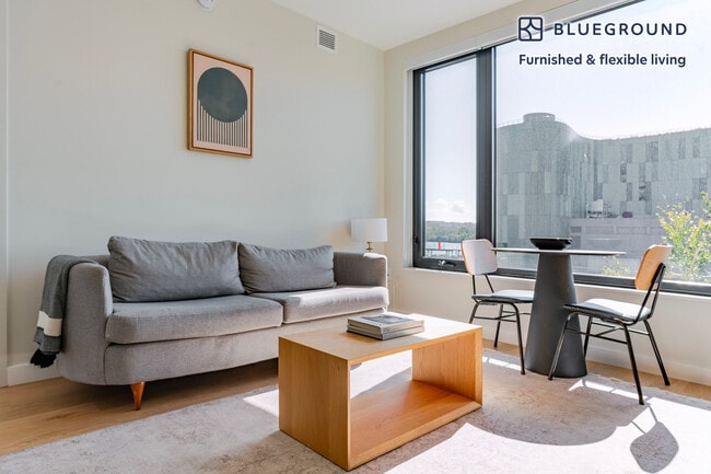 Building Photo - 1300 Yards Pl SE Unit FL2-ID1197