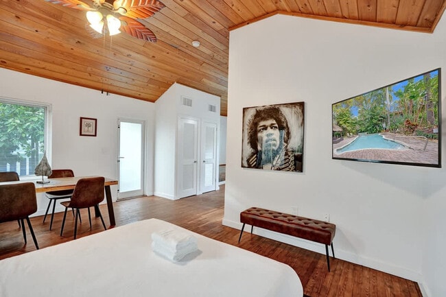 Building Photo - 1115 SW 4th St Unit SI ID1503929P