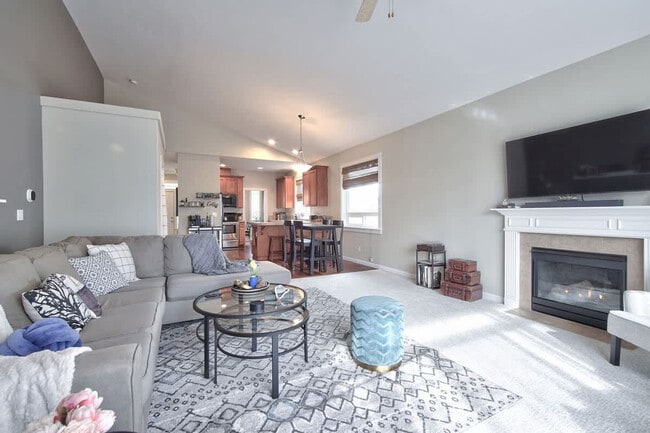 Building Photo - 615 E Washington St Unit SI ID1550270P