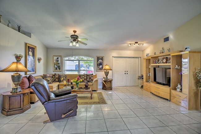 Photo - 421 SE 4th Pl Unit SI ID1545723P