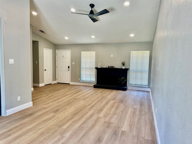 Photo - 4428 San Fernando Ln