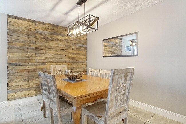 Photo - 1002 Avenue E