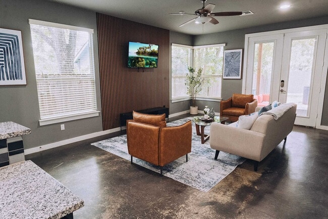 Photo - 2002 Rosewood Ave Unit ID1375253P