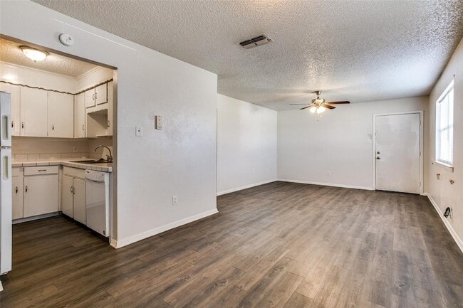 Photo - 105 Peach St