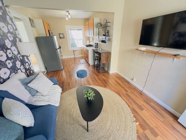 Photo - 2314 Bonar St Unit ID1310762P