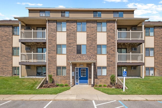 Building Photo - Wimbledon Apartments