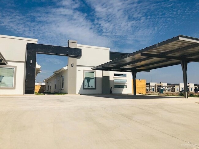 Building Photo - 909 W Carmel Ave Unit 3