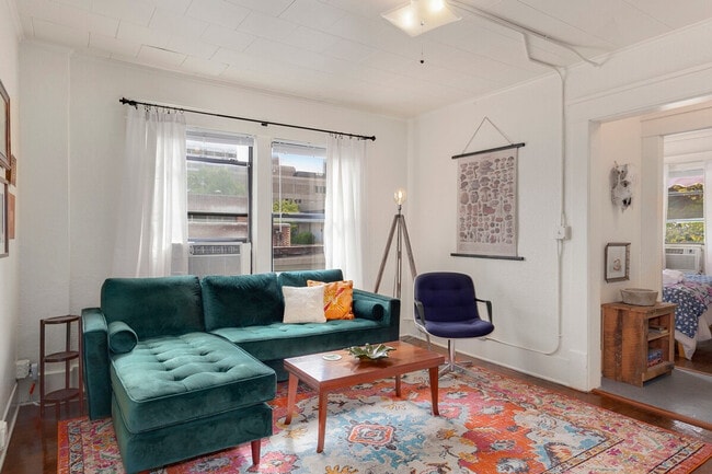 Building Photo - 110 W Meadow St Unit FL2-ID1221801P