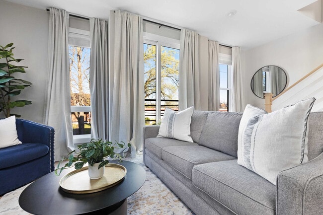 Building Photo - 1308 Montgomery Ave Unit ID1043931P