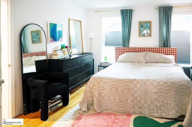 Photo - 586 Henry St Unit 1