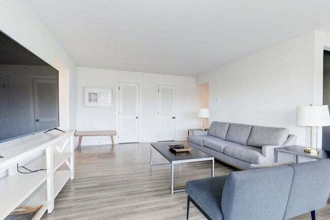 Photo - 1550 Clarendon Blvd Unit FL7-ID1024599P