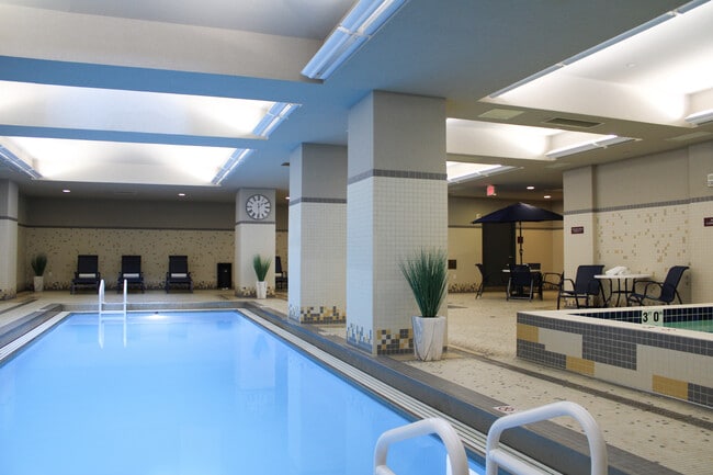 Pool & Hottub! - Broadway Plaza - Mayo Clinic