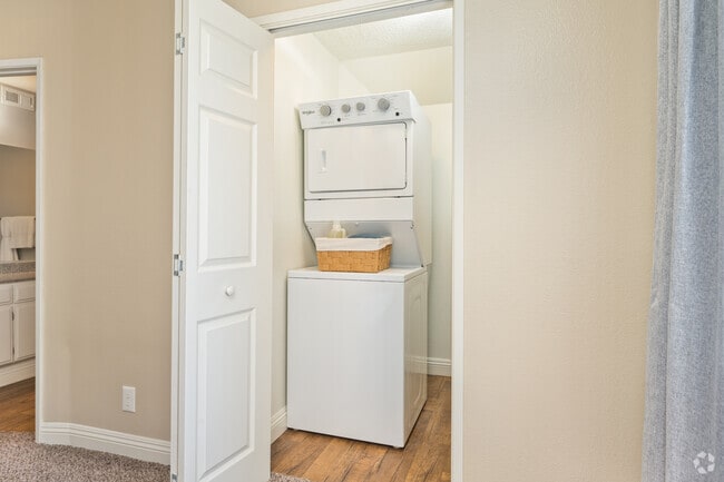 1BR, 1BA - Laundry Room - Cresthaven