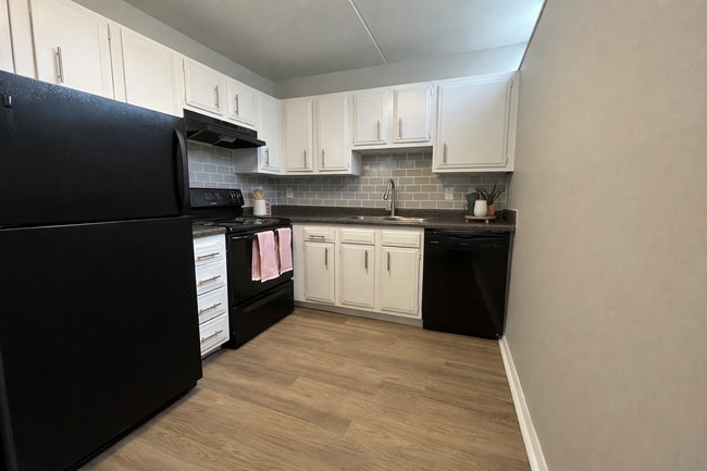 Photo - Canyon and Knox Landing Apartments