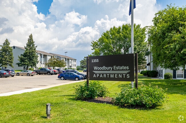 Community Sign - Woodbury Estates Apartments
