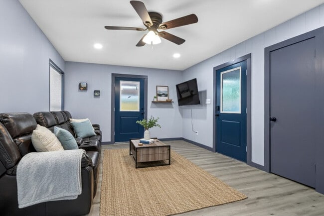 Building Photo - 11103 Greenwillow Dr Unit SI FL1-ID1603441P