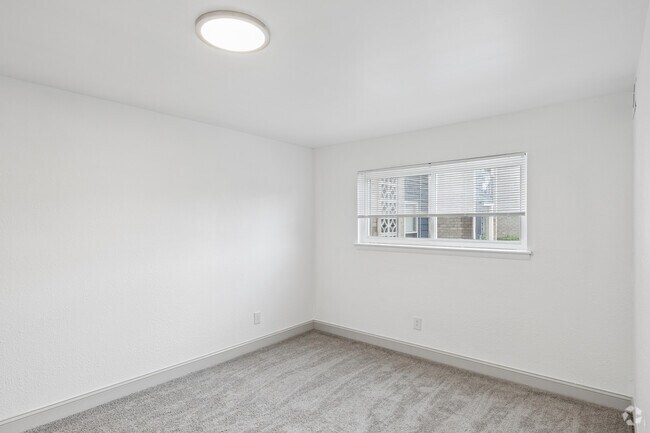 Platinum - 2BR - 2BR, 2BA - 950SF - Bedroom - Marina Point
