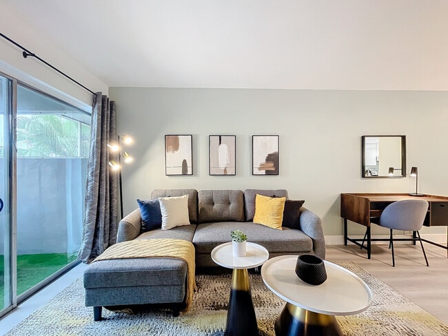 Building Photo - 1401 SE 15th St Unit ID1224057P