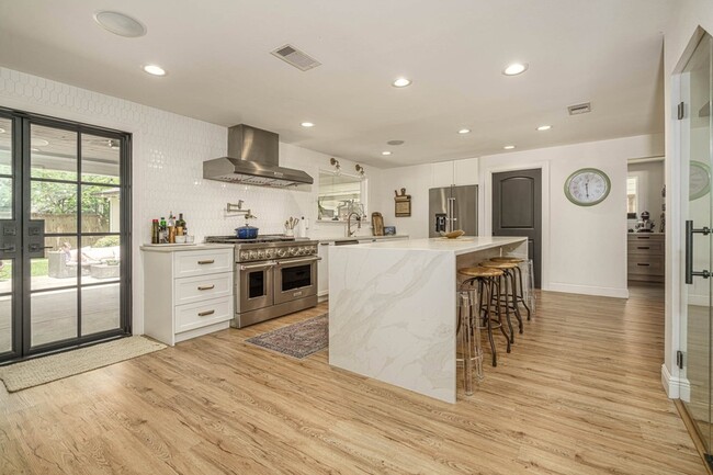 Photo - 715 Thistlewood Dr