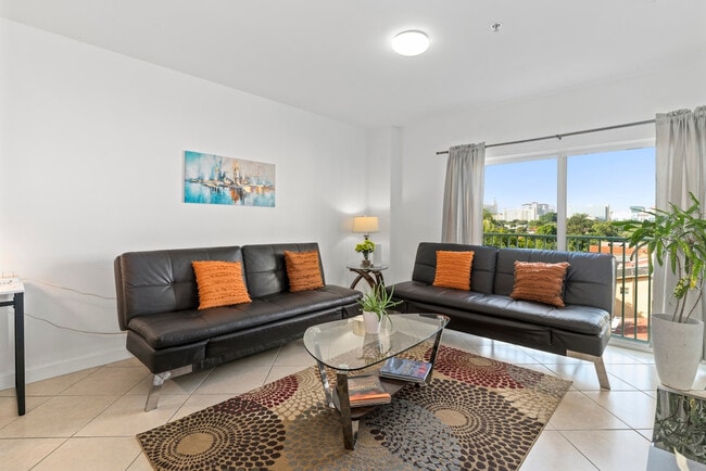 Building Photo - 2280 SW 32nd Ave Unit SI ID1056255P