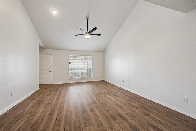 Photo - 1860 White Oak Dr Unit 384