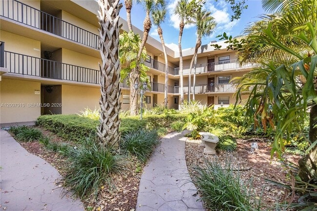 Building Photo - 10855 SW 112th Ave Unit 211