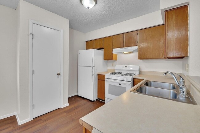 Photo - 500 Algerita Dr Unit A