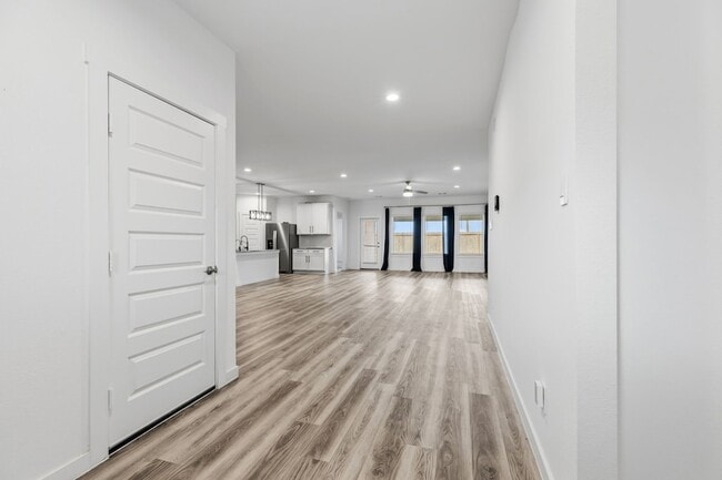 Photo - 31514 Avebury Lake Ln