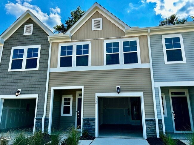 Building Photo - 154 Paramount Dr