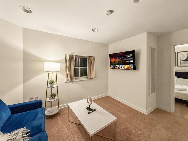 Building Photo - 250 S 17th St Unit ID1285556P