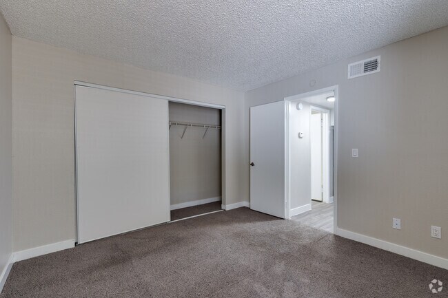 1 BR, 1 BA - 657 SF - Villa Del Rio Apartments