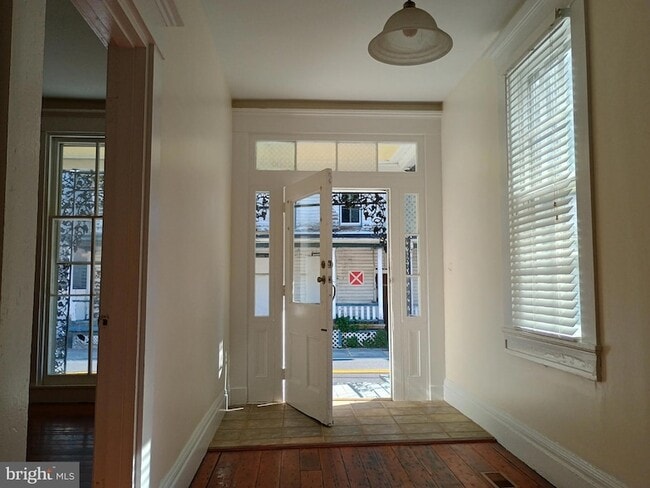 Photo - 91 N Main St
