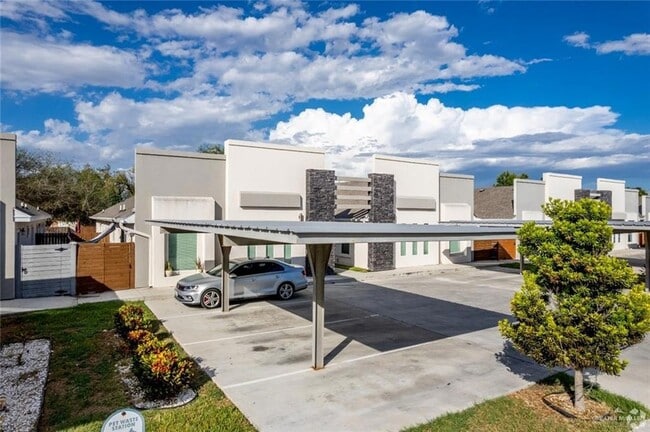 Photo - 1719 W Garrison Dr Unit 4