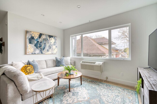 Photo - 4980 N Vancouver Ave Unit ID1309893P