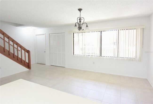Photo - 935 Sunridge Way
