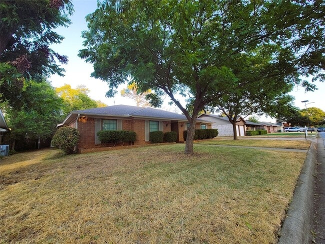 Photo - 7405 Pinehurst Dr W