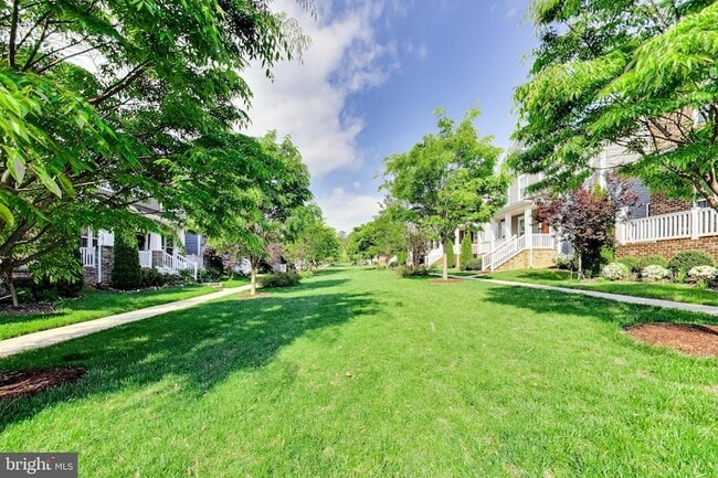 Photo - 140 Limpkin Ave