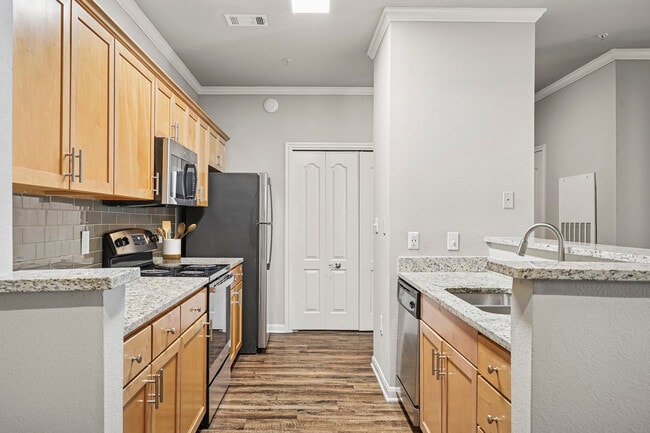 Building Photo - eaves Twin Creeks