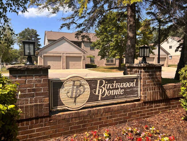 Building Photo - Birchwood Pointe