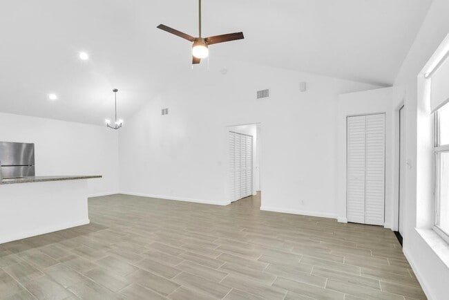 Photo - 13737 Yarmouth Dr