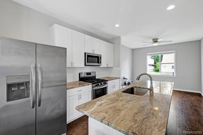 Photo - 534 E Brickley Ave
